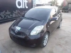 Toyota Yaris Base Sedan 4dr 2010 Black