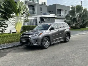 Toyota Highlander XLE 4x4 V6 (3.5L 6cyl 8A) 2017 Gray