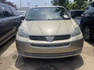 Toyota Sienna XLE 2005 Gold