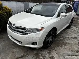 Toyota Venza XLE 2016 White