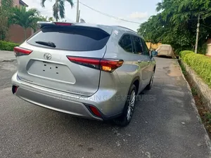 Toyota Highlander Platinum AWD 2024 Silver