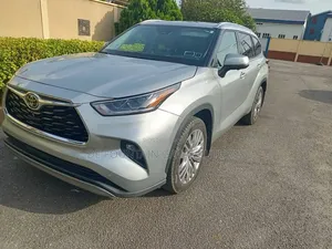 Toyota Highlander Platinum AWD 2024 Silver