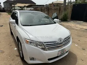 Toyota Venza 2010 White