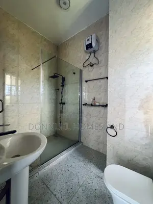 2bdrm Apartment in Lekki Expressway for rent