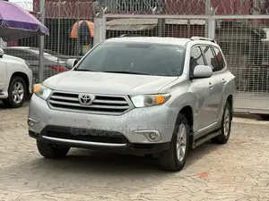 Toyota Highlander Limited 3.5L 2WD 2013 Silver