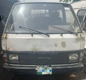 Toyota HiAce 1991 White