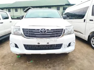 Toyota Hilux 2013 White