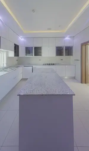 4bdrm Duplex in Lekki Phase 2 for rent