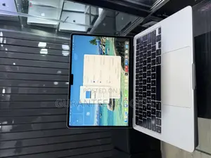 Laptop Apple MacBook Air 2022 M2 16GB Apple M2 SSD 512GB
