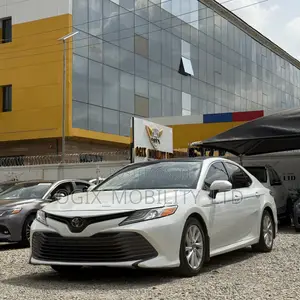 Toyota Camry XLE (2.5L 4cyl 8A) 2019 White