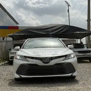 Toyota Camry XLE (2.5L 4cyl 8A) 2019 White