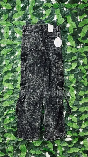 Baggy Cargo Jeans With Multiple Pockets and Strappy