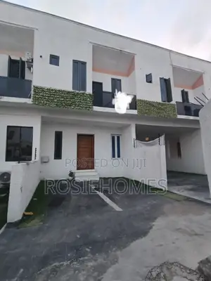 3bdrm Duplex in View Estate for rent