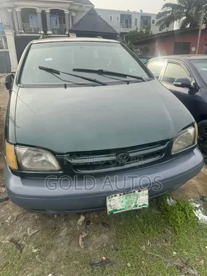 Toyota Sienna 1999 Green