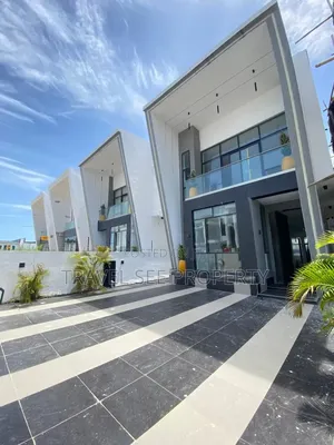 Furnished 5bdrm Duplex in Private Estate Lekki for sale