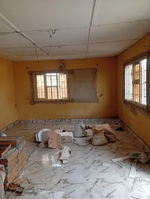 A Decent Newly Renovated 3 Bed Flat Office Space