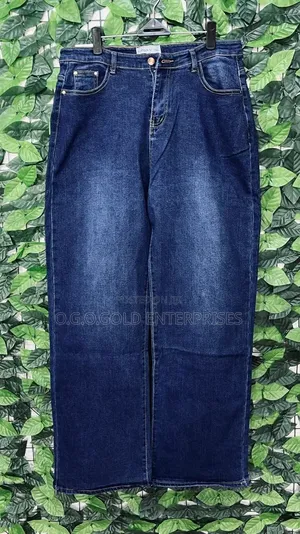 Relaxed Fit Wide-Leg Jeans