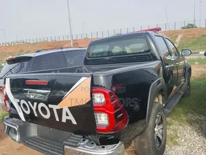 Toyota Hilux 2014 Black
