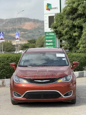 Chrysler Pacifica 2018 Orange