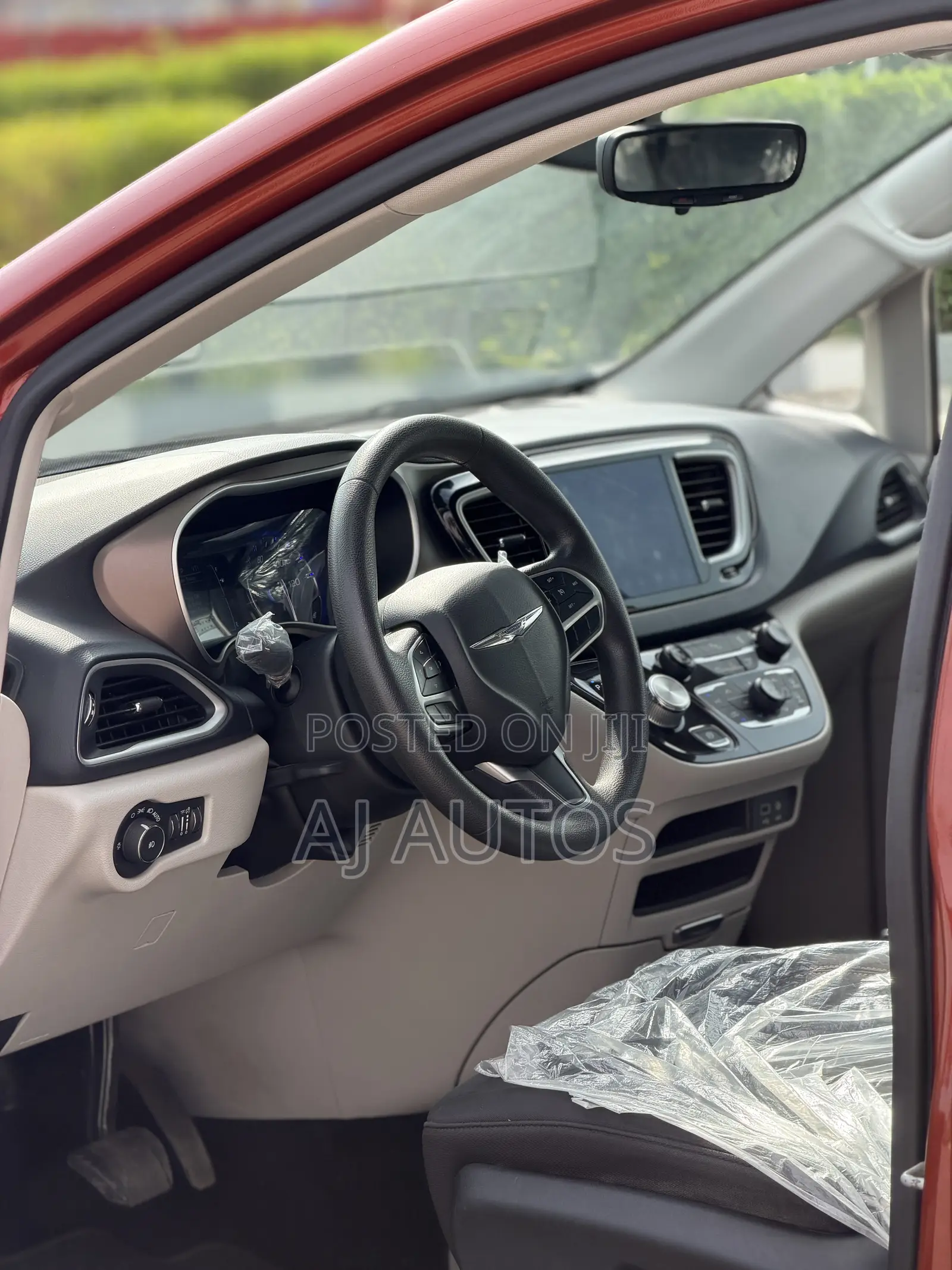 Chrysler Pacifica 2018 Orange