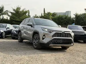 Toyota RAV4 2021 Silver