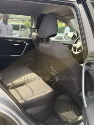 Toyota RAV4 2021 Silver
