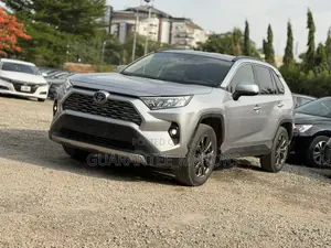 Toyota RAV4 2021 Silver