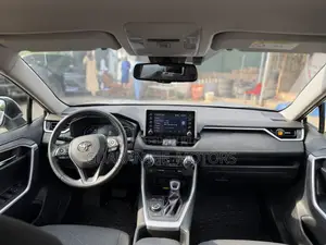 Toyota RAV4 2021 Silver