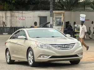 Hyundai Sonata Limited Sedan FWD (2.4L 4cyl 6A) 2012 Gold