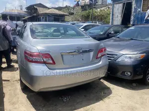 Toyota Camry LE 4dr Sedan (2.5L 4cyl 6A) 2011 Silver