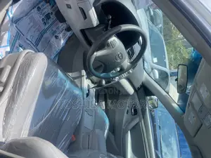 Toyota Camry LE 4dr Sedan (2.5L 4cyl 6A) 2011 Silver