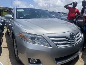 Toyota Camry LE 4dr Sedan (2.5L 4cyl 6A) 2011 Silver