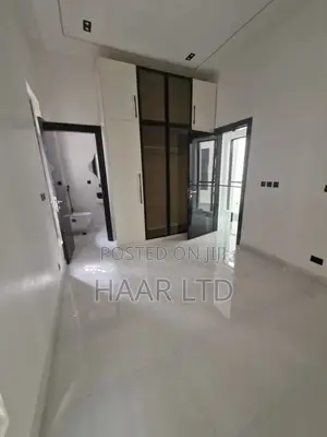 5bdrm Duplex in Chevron for sale