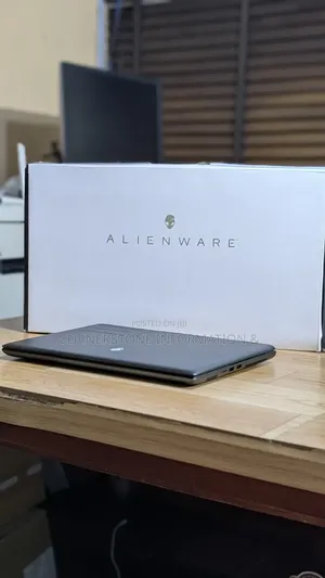 Laptop Alienware M16 R2 32GB Intel Core Ultra 9 SSD 1T