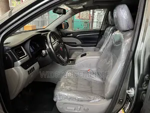 Toyota Highlander Limited 4x4 V6 (3.5L 6cyl 8A) 2017 Gray