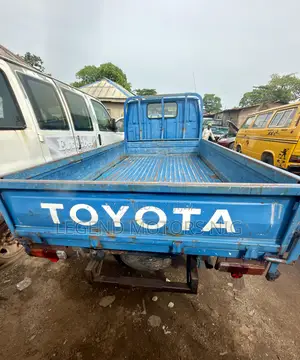 Toyota Dyna Truck 2000 Model Direct Belgium