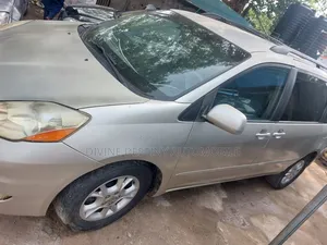 Toyota Sienna LE FWD 2006 Gold