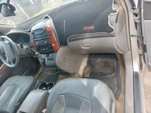 Toyota Sienna LE FWD 2006 Gold