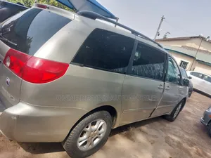 Toyota Sienna LE FWD 2006 Gold