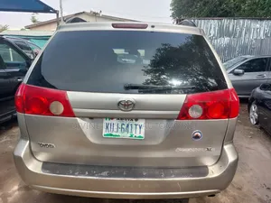 Toyota Sienna LE FWD 2006 Gold