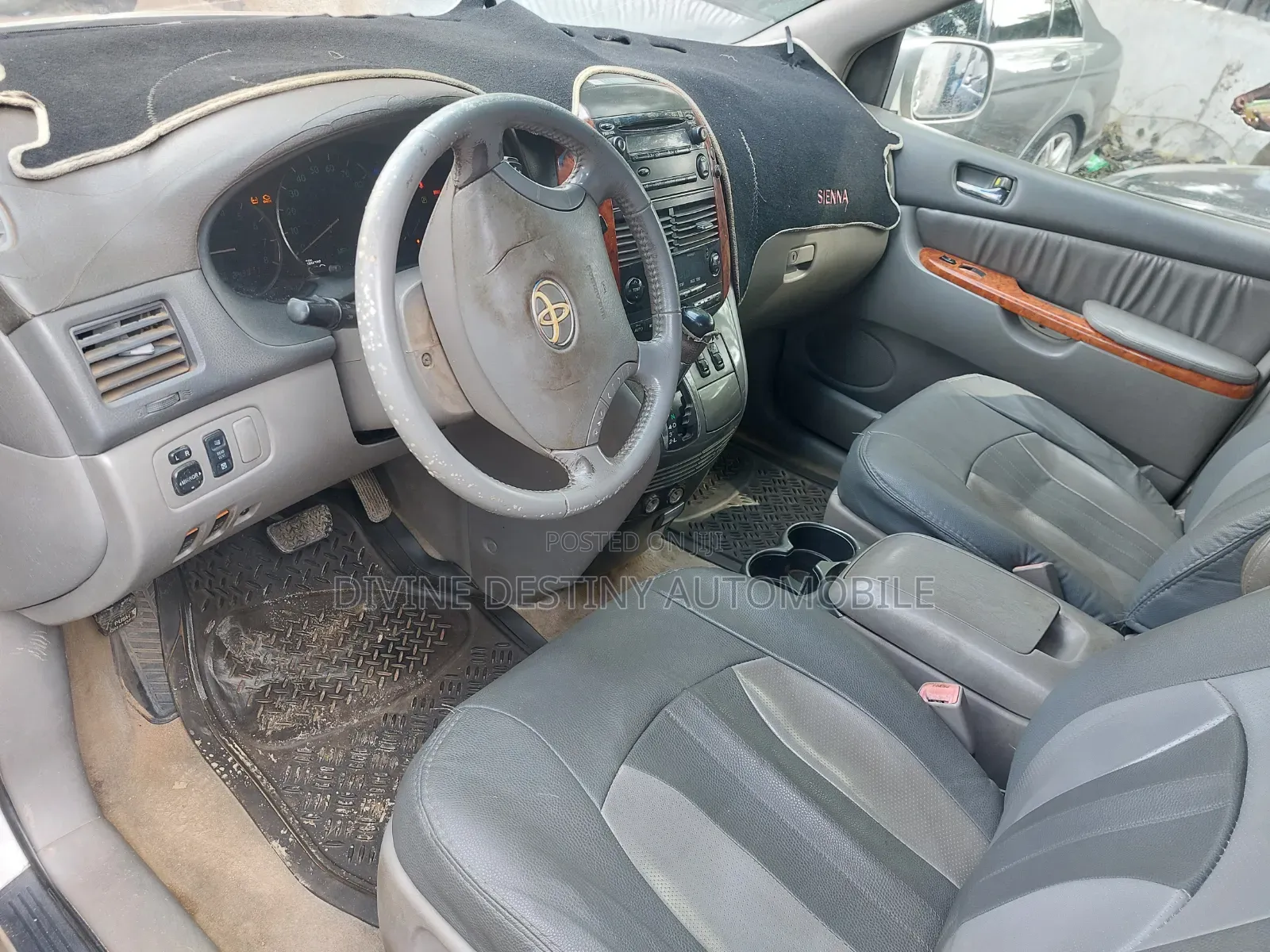 Toyota Sienna LE FWD 2006 Gold