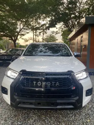 Toyota Hilux 2019 White