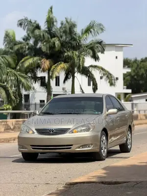 Toyota Camry LE 4dr Sedan (2.4L 4cyl 5A) 2005 Gold