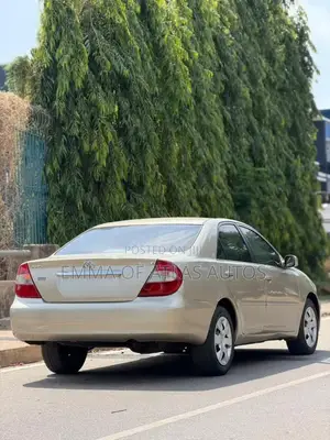 Toyota Camry LE 4dr Sedan (2.4L 4cyl 5A) 2005 Gold