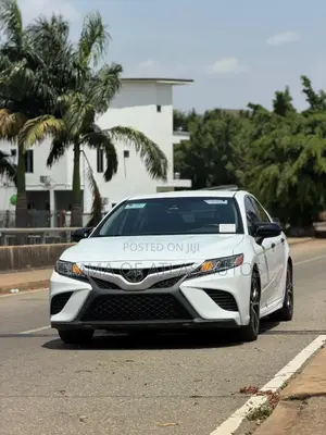 Toyota Camry SE FWD 2020 White