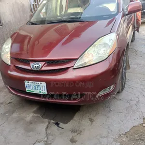 Toyota Sienna XLE 2005 Red