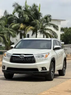 Toyota Highlander XLE V6 4x4 (3.5L 6cyl 6A) 2016 White
