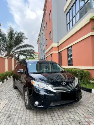 Toyota Sienna XLE AWD 7-Passenger 2013 Black