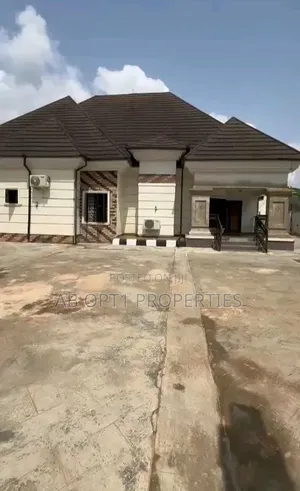 4bdrm Bungalow in Amagba, Gra, Benin City for sale