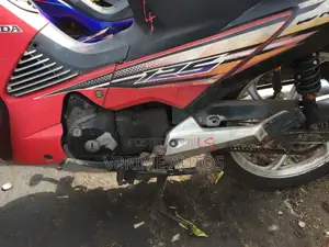 Honda Super Hawk 2015 Red
